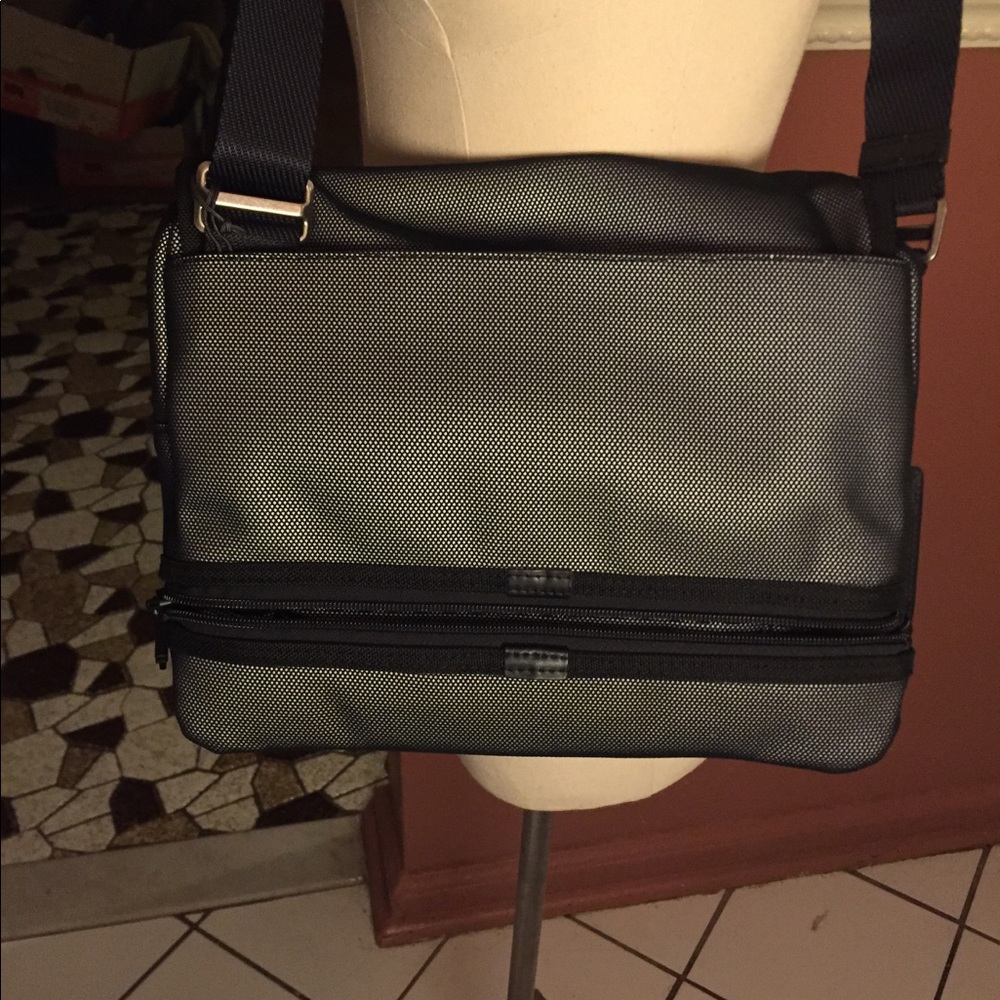 Tumi unisex over head bag.